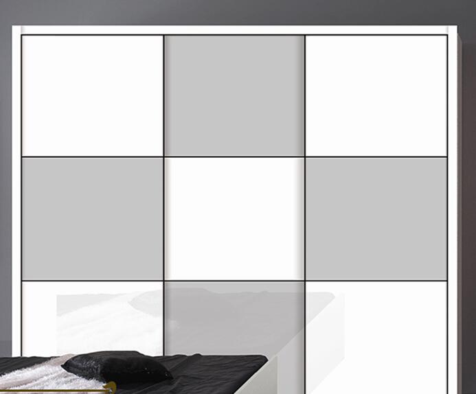 根据家装中环境定制衣柜门