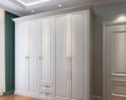 我应该选择哪种衣柜门比较好