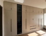 如何选择衣柜的摆放位置